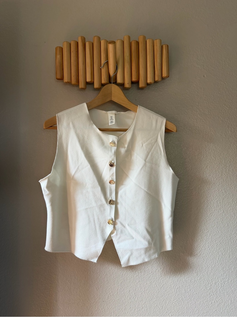 H&M White Sleeveless Buttoned Vest Top
